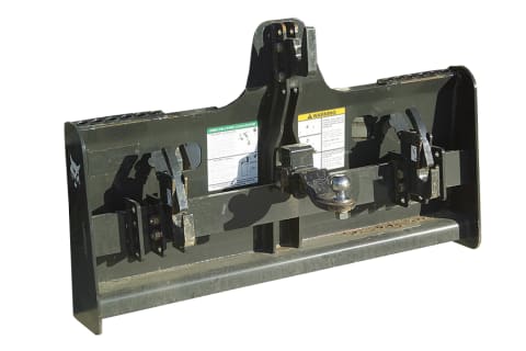 Toolcat 多用途工作设备配备山猫三点式适配器。
