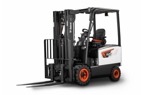 A studio image of the frontal view of the Bobcat B25S-7 Electric Forklift.
